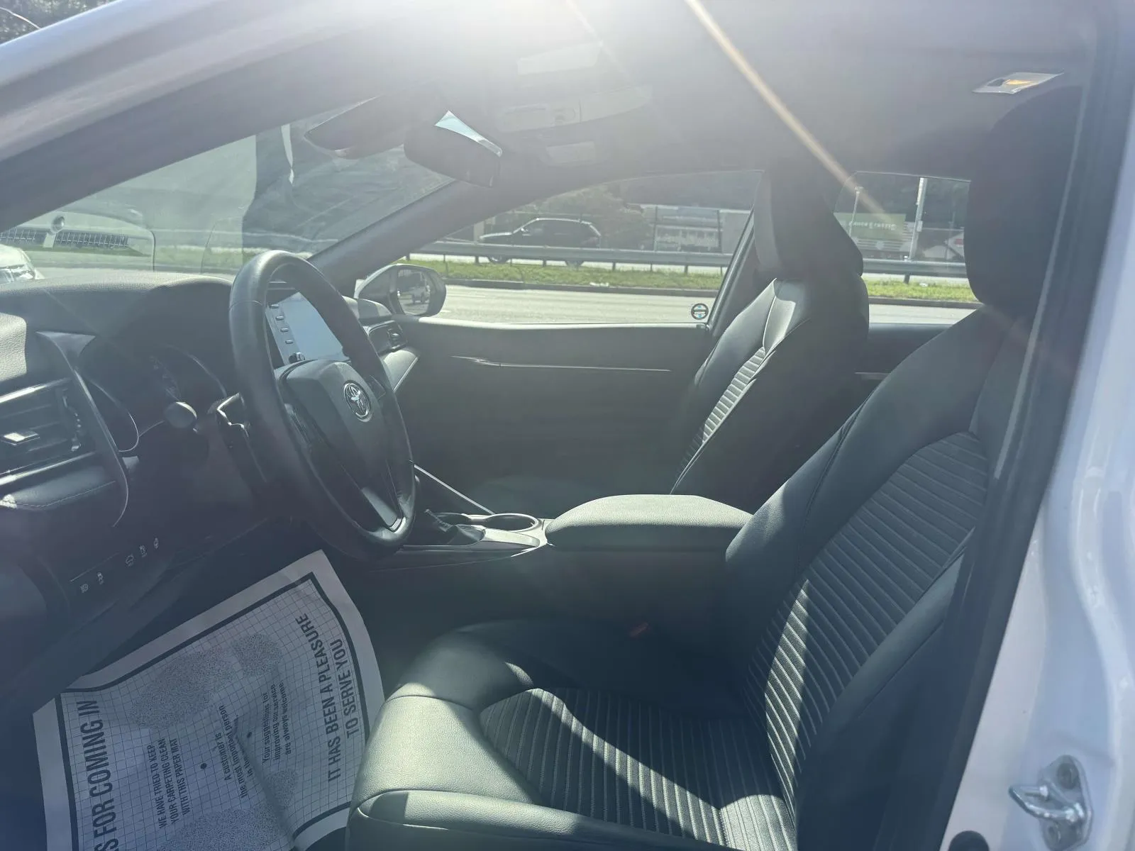 2023 Toyota Camry SE - Photo 17