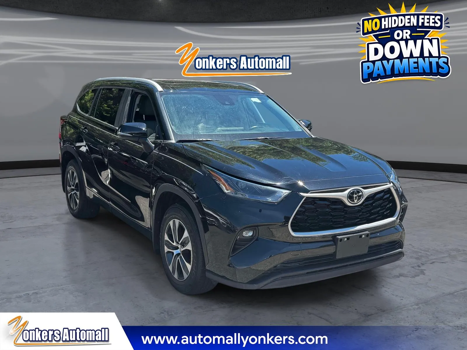 Black 2023 Toyota Highlander XLE for sale in Yonkers, NY