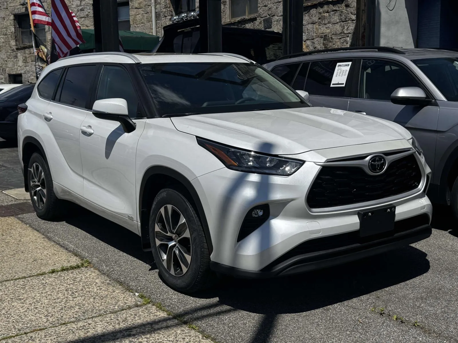 White 2025 Toyota Highlander Hybrid XLE AWD (Natl) for sale in Yonkers, NY
