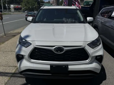 Photos of 2025 Toyota Highlander Hybrid XLE AWD (Natl) for sale in Yonkers, NY at Yonkers Automall
