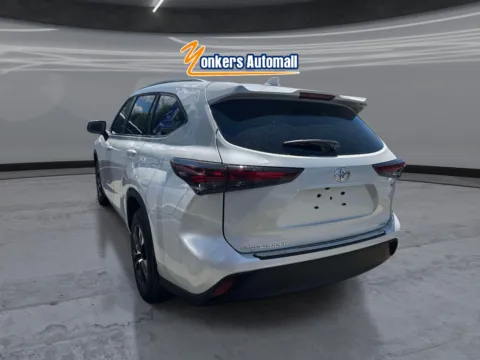 More photos of 2025 Toyota Highlander Hybrid XLE AWD (Natl) at Yonkers Automall, NY