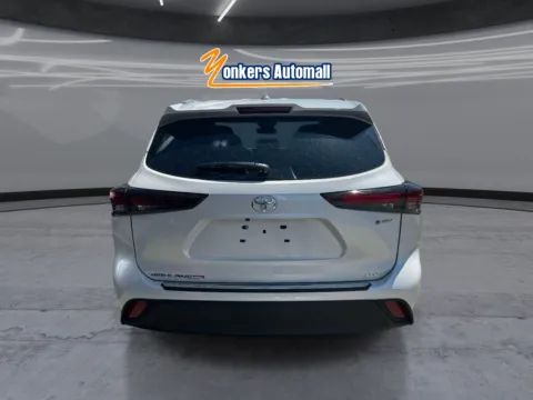 More photos of 2025 Toyota Highlander Hybrid XLE AWD (Natl) at Yonkers Automall, NY