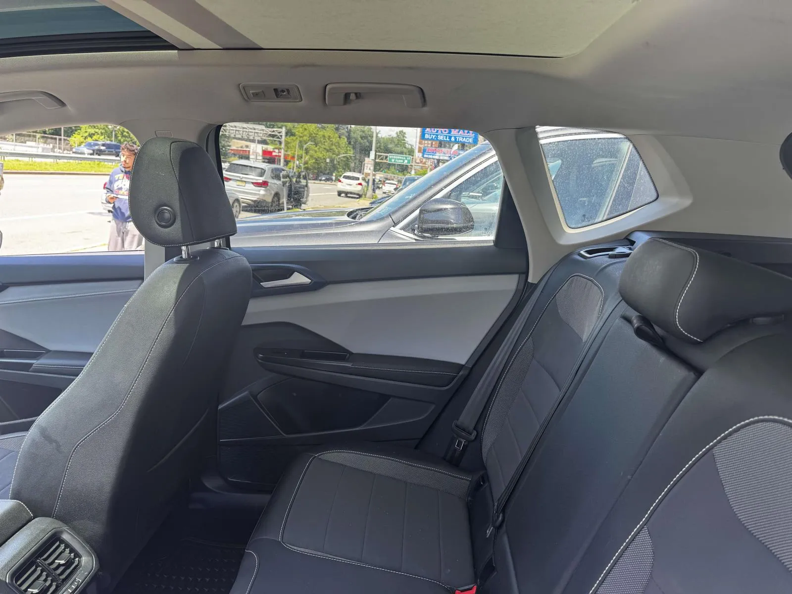 2024 Volkswagen Taos SE - Photo 11
