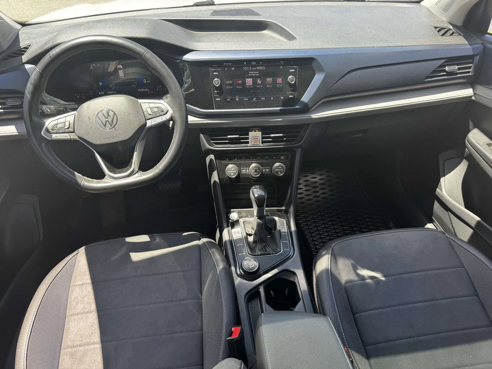 2024 Volkswagen Taos SE - Photo 12