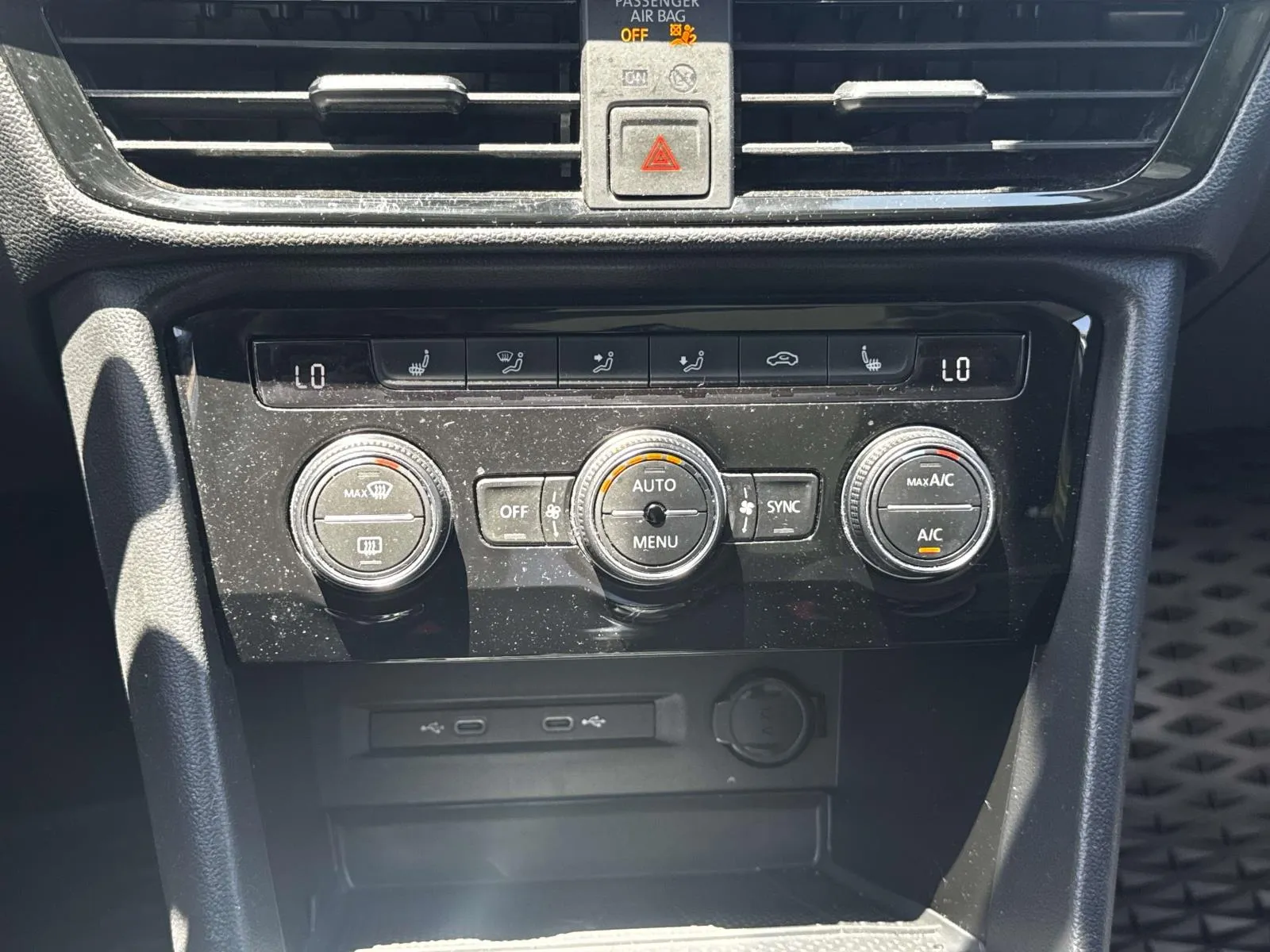 2024 Volkswagen Taos SE - Photo 24