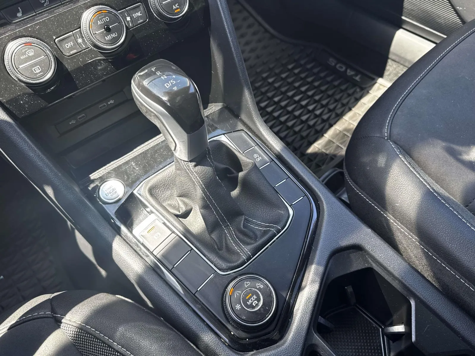 2024 Volkswagen Taos SE - Photo 25