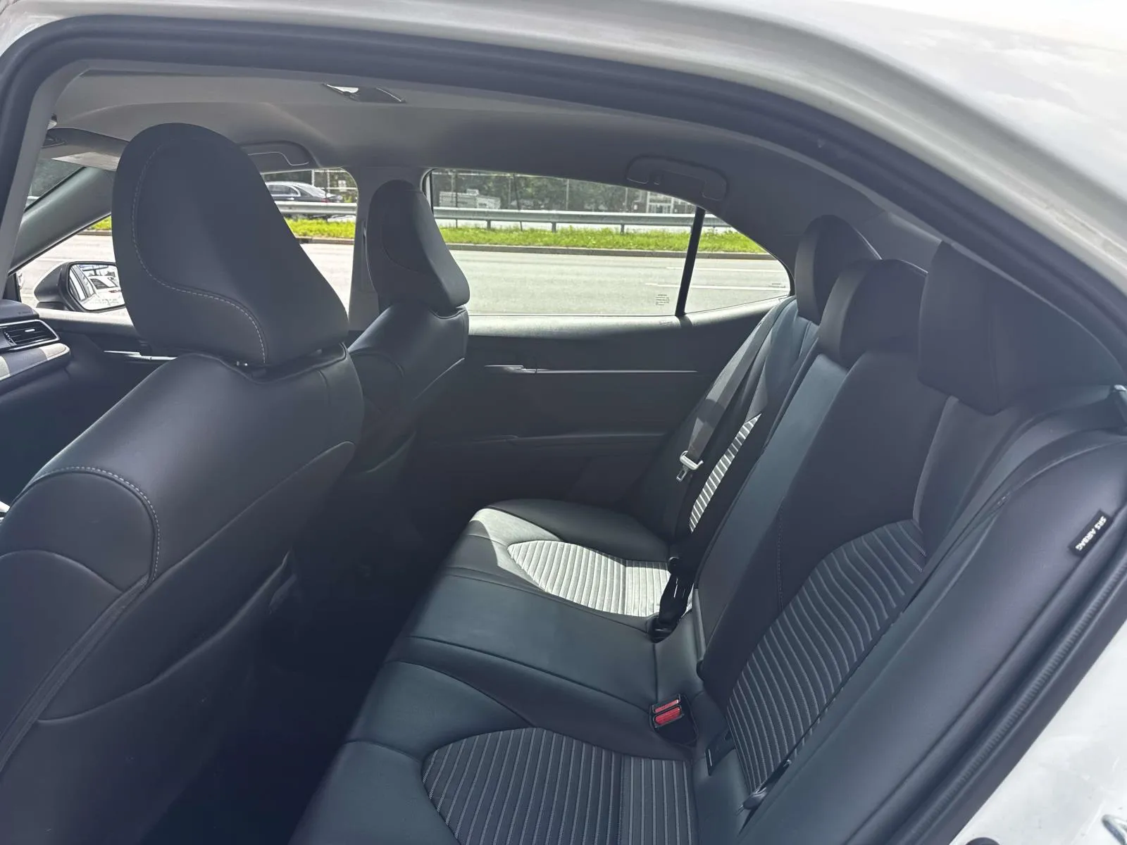 2023 Toyota Camry SE - Photo 10