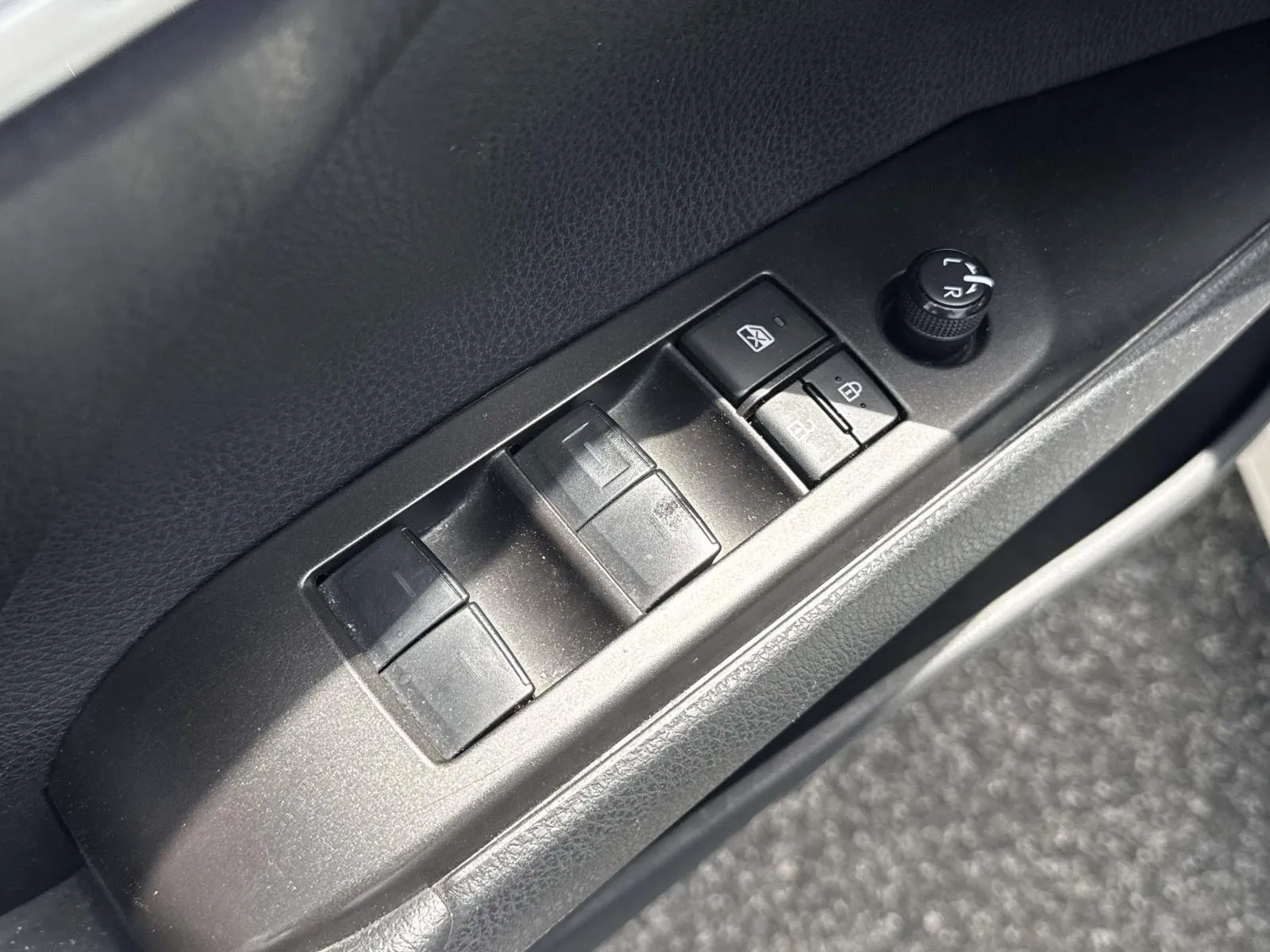 2023 Toyota Camry SE - Photo 14