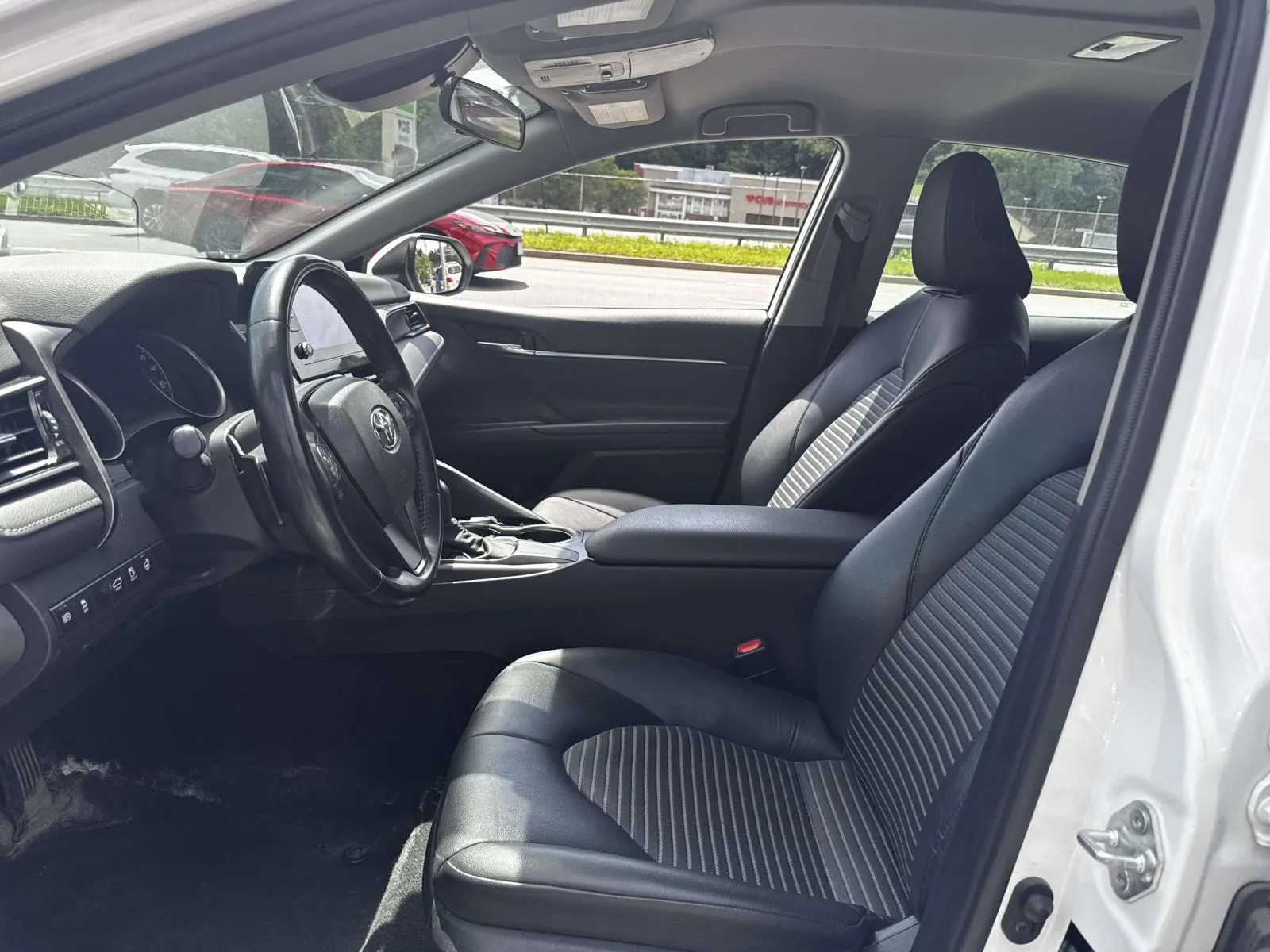 2023 Toyota Camry SE - Photo 15