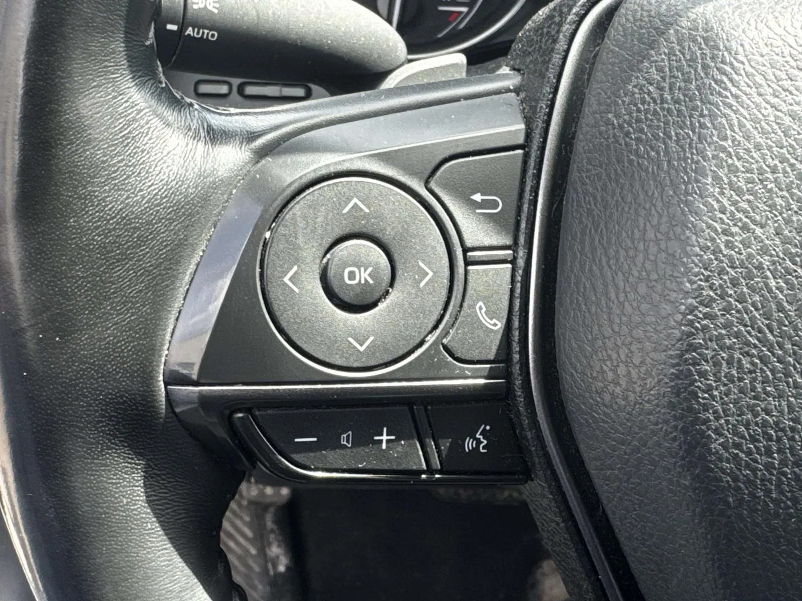 2023 Toyota Camry SE - Photo 17