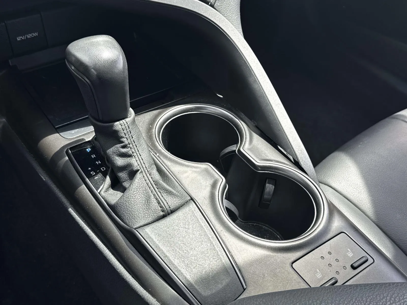2023 Toyota Camry SE - Photo 24