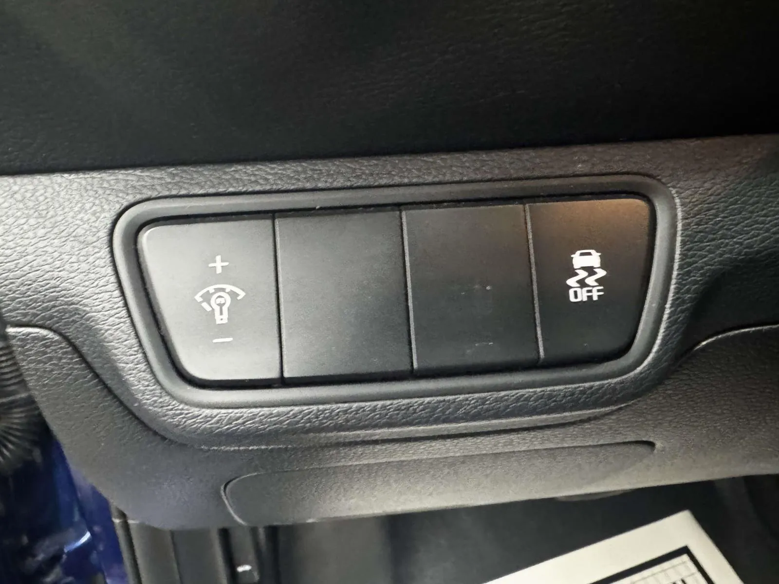 2023 Kia Forte LXS - Photo 18