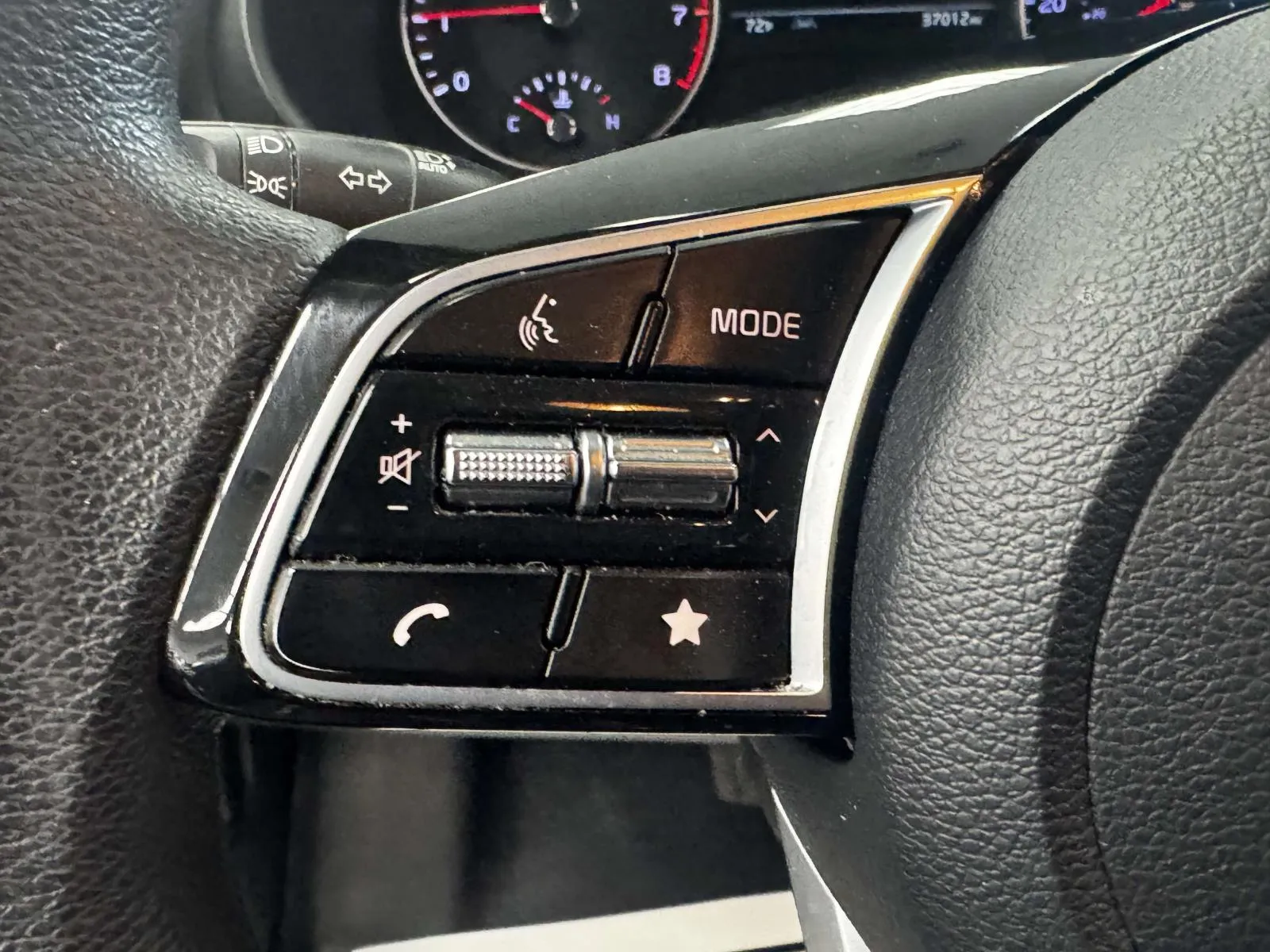 2023 Kia Forte LXS - Photo 19