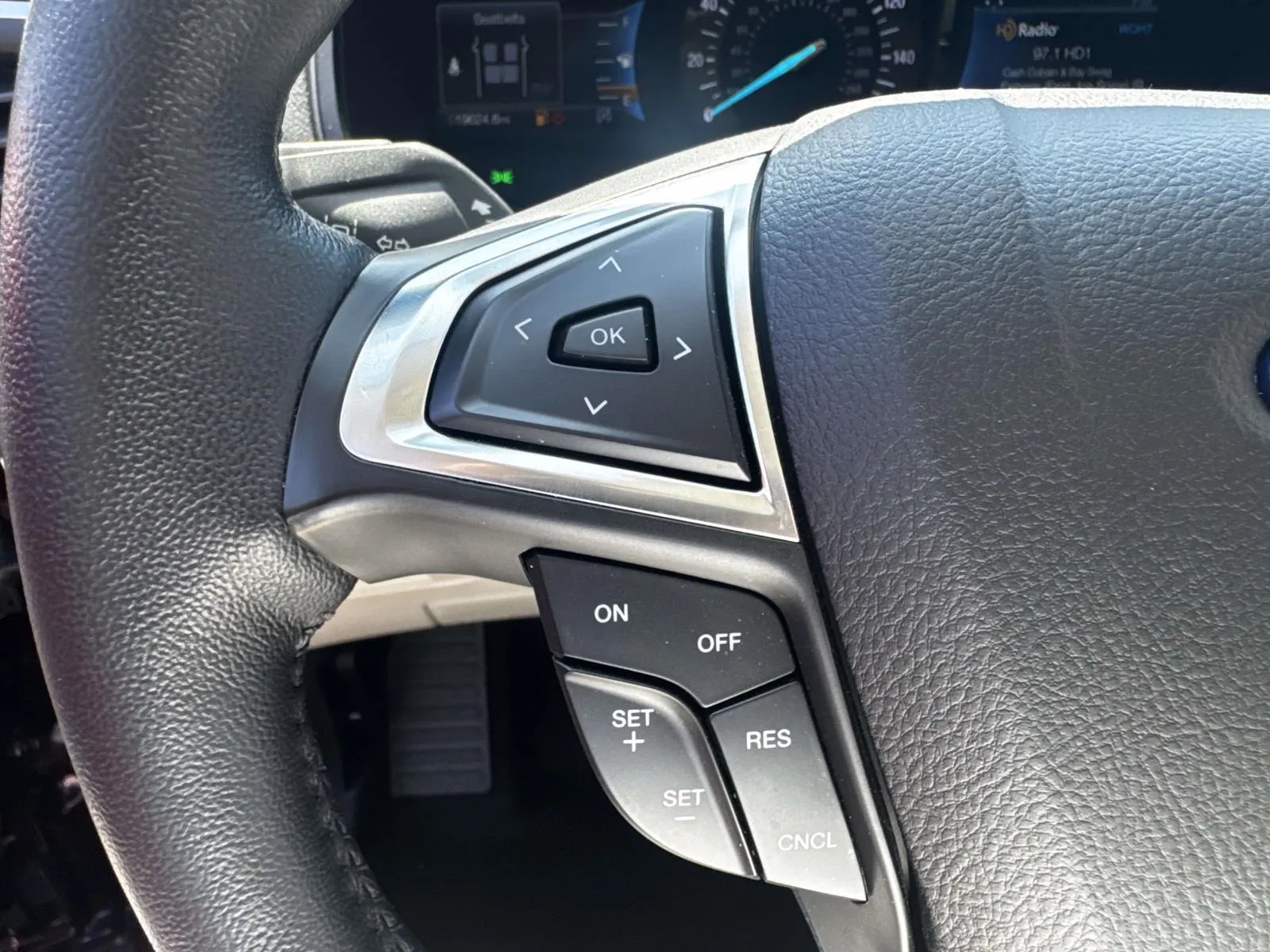 2022 Ford Edge Titanium - Photo 19