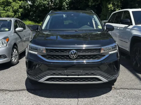 Photos of 2024 Volkswagen Taos SE 4MOTION for sale in Yonkers, NY at Yonkers Automall