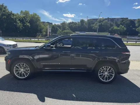 More photos of 2023 Jeep Grand Cherokee 4xe Summit 4x4 at Yonkers Automall, NY