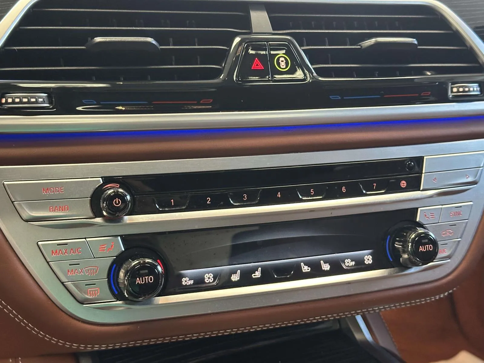 2022 BMW 7 Series 750i - Photo 25