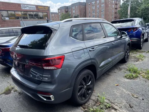 More photos of 2024 Volkswagen Taos SE FWD at Yonkers Automall, NY