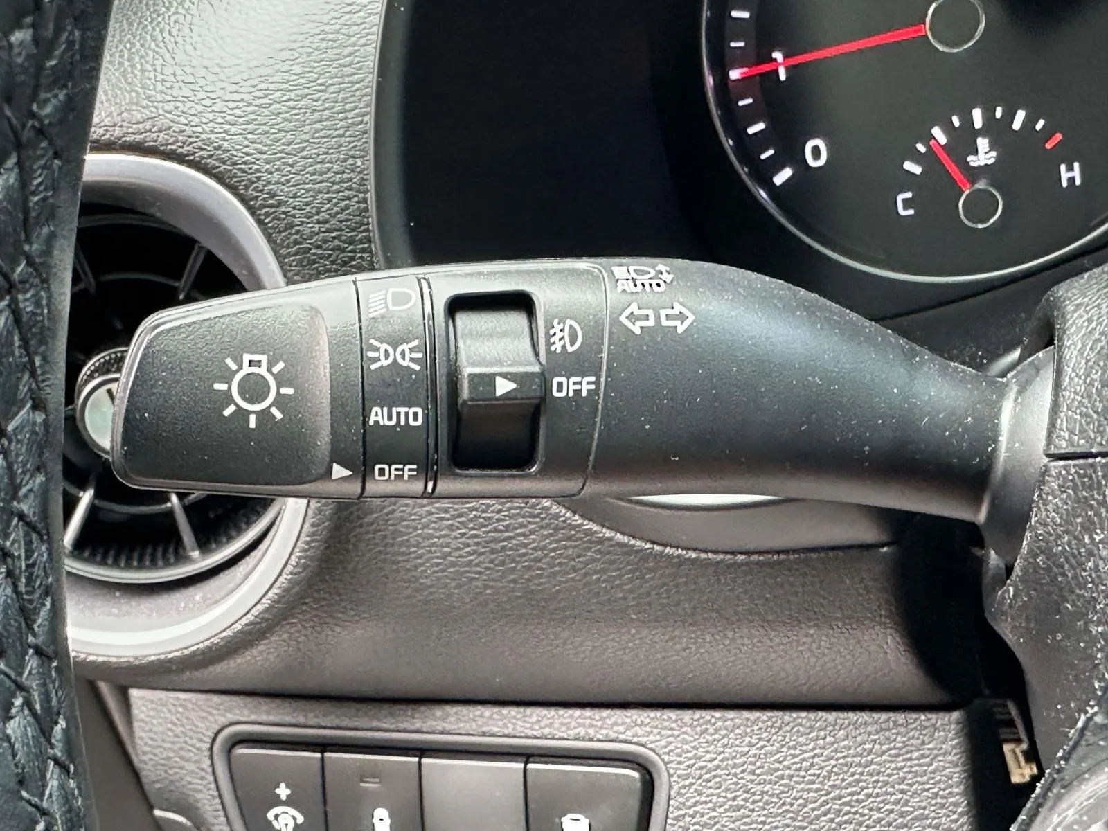 2023 Kia Forte GT-Line - Photo 25