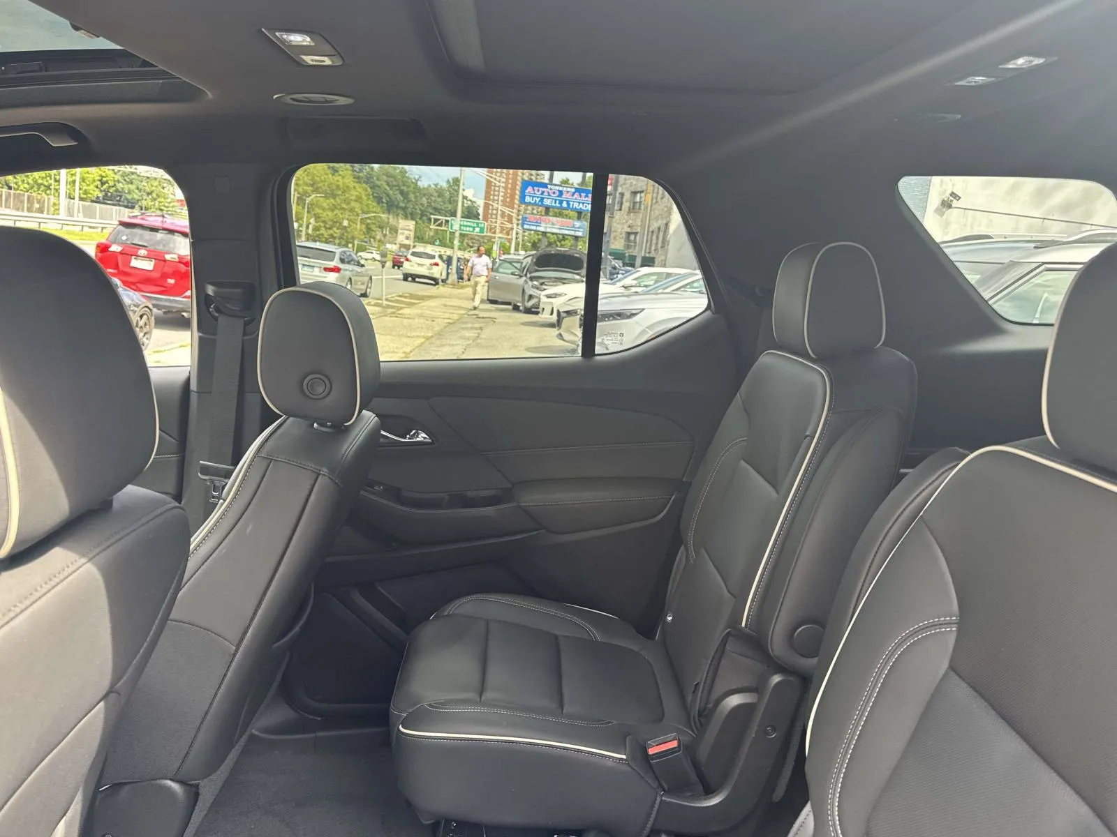 2023 Chevrolet Traverse Premier - Photo 11