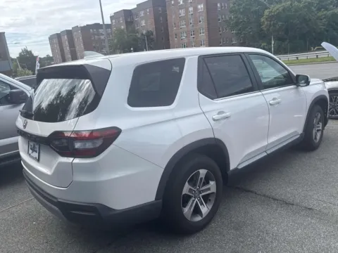 More photos of 2024 Honda Pilot EX-L at Yonkers Automall, NY