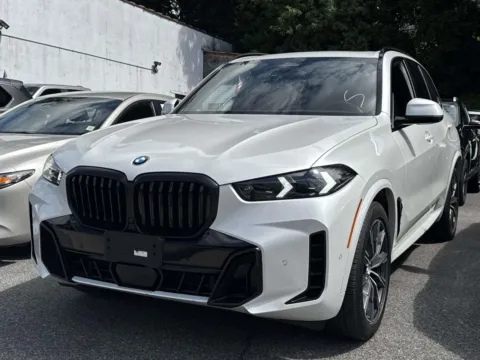 Another view of 2024 BMW X5 xDrive40i for sale in Yonkers, NY at Yonkers Automall