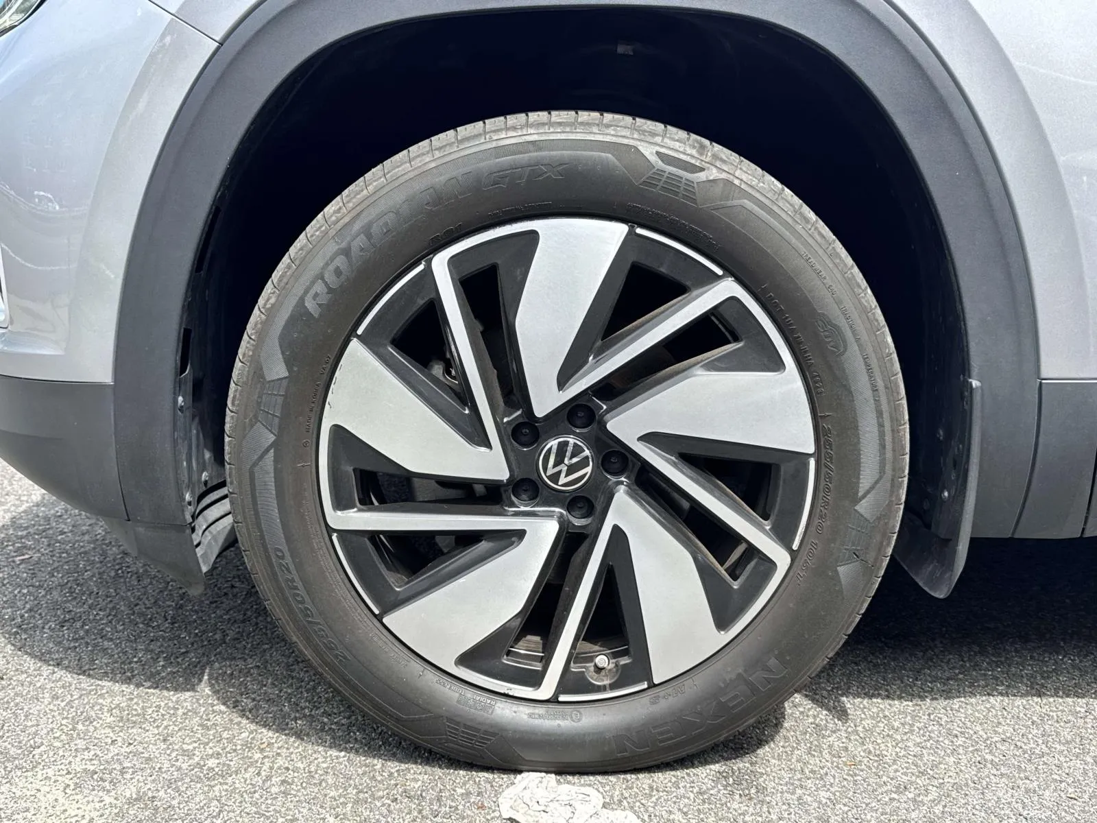 2024 Volkswagen Atlas SE w/Tech - Photo 8