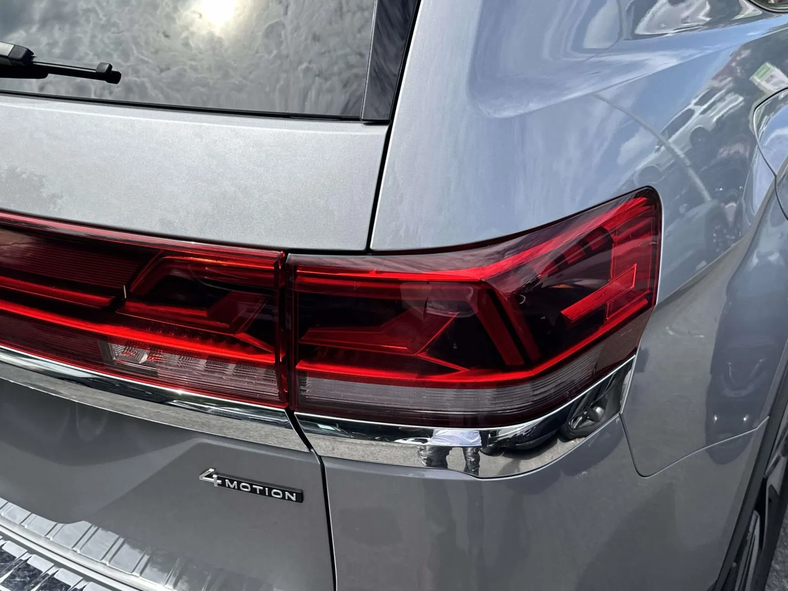 2024 Volkswagen Atlas SE w/Tech - Photo 9