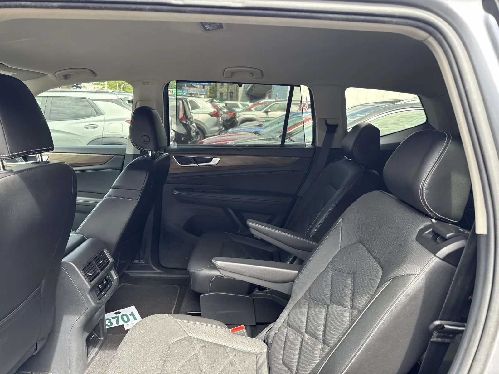 2024 Volkswagen Atlas SE w/Tech - Photo 10
