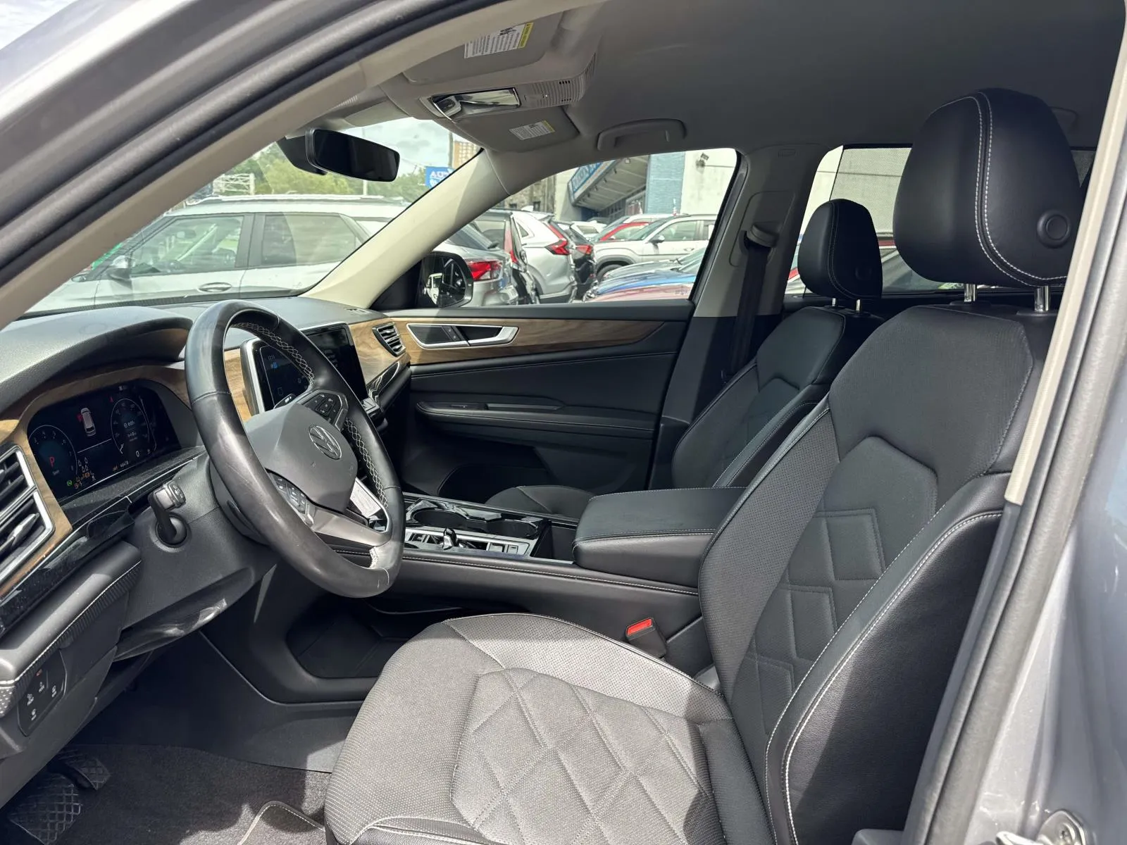 2024 Volkswagen Atlas SE w/Tech - Photo 15