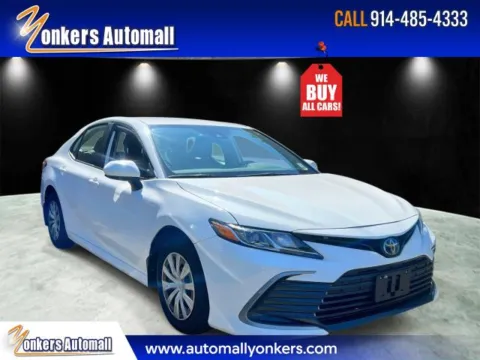 White 2023 Toyota Camry Hybrid LE for sale in Yonkers, NY