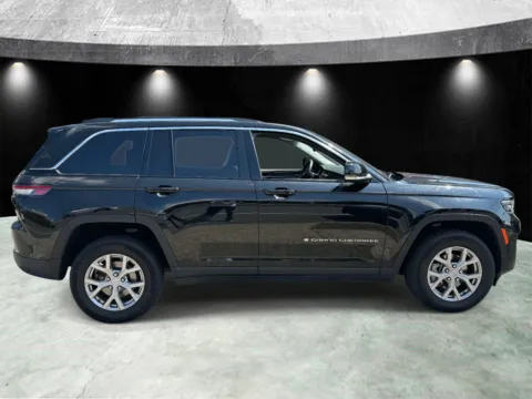 More photos of 2022 Jeep Grand Cherokee Limited 4x4 at Yonkers Automall, NY