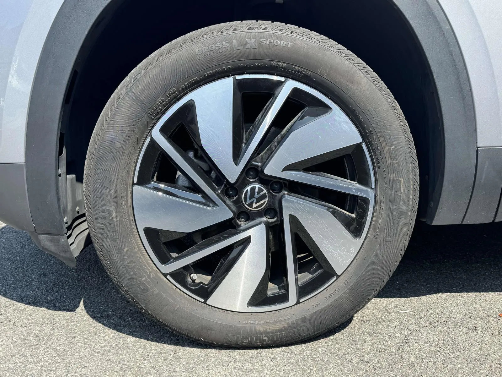2025 Volkswagen Atlas SE w/Tech - Photo 8