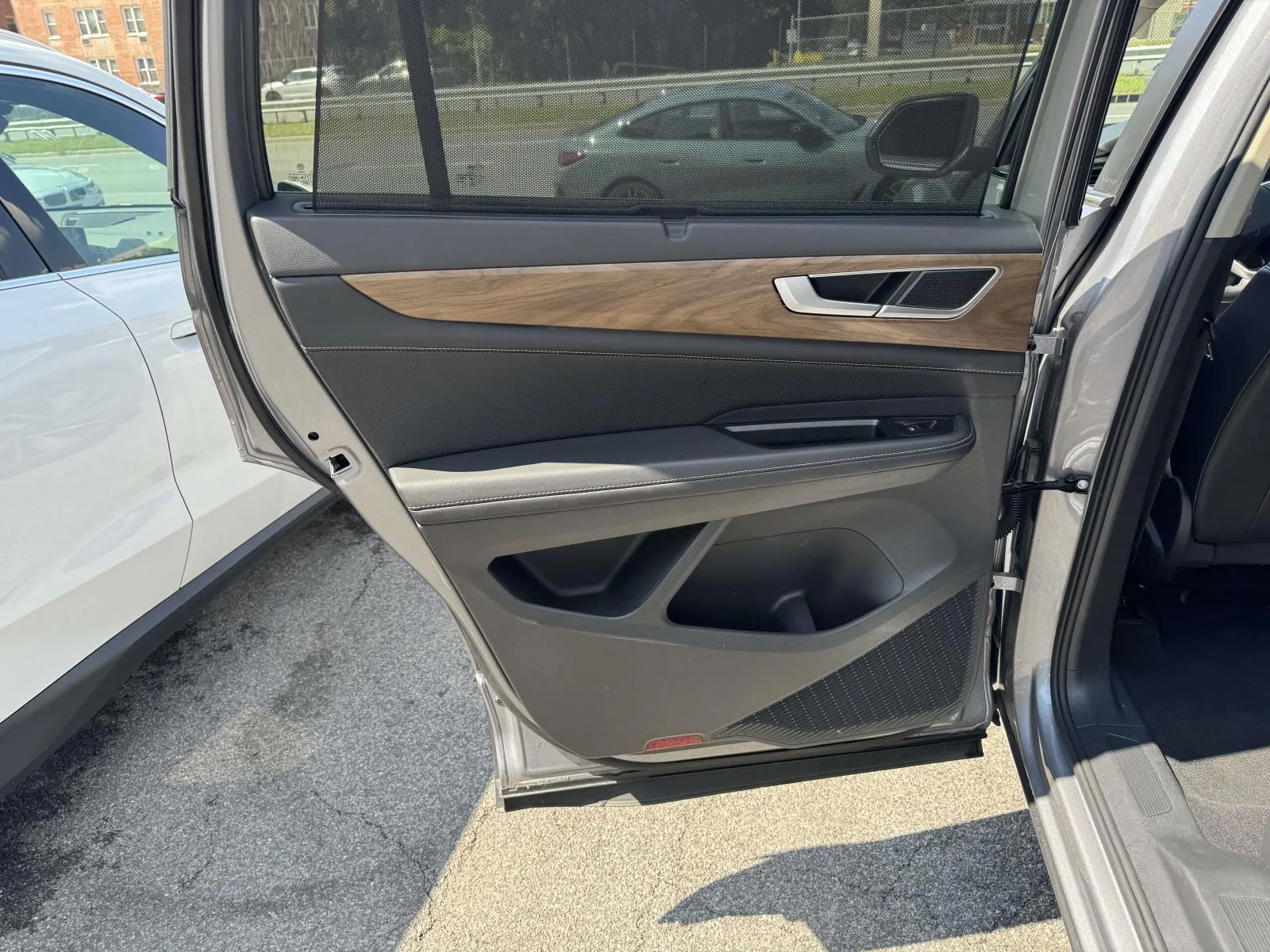 2025 Volkswagen Atlas SE w/Tech - Photo 10