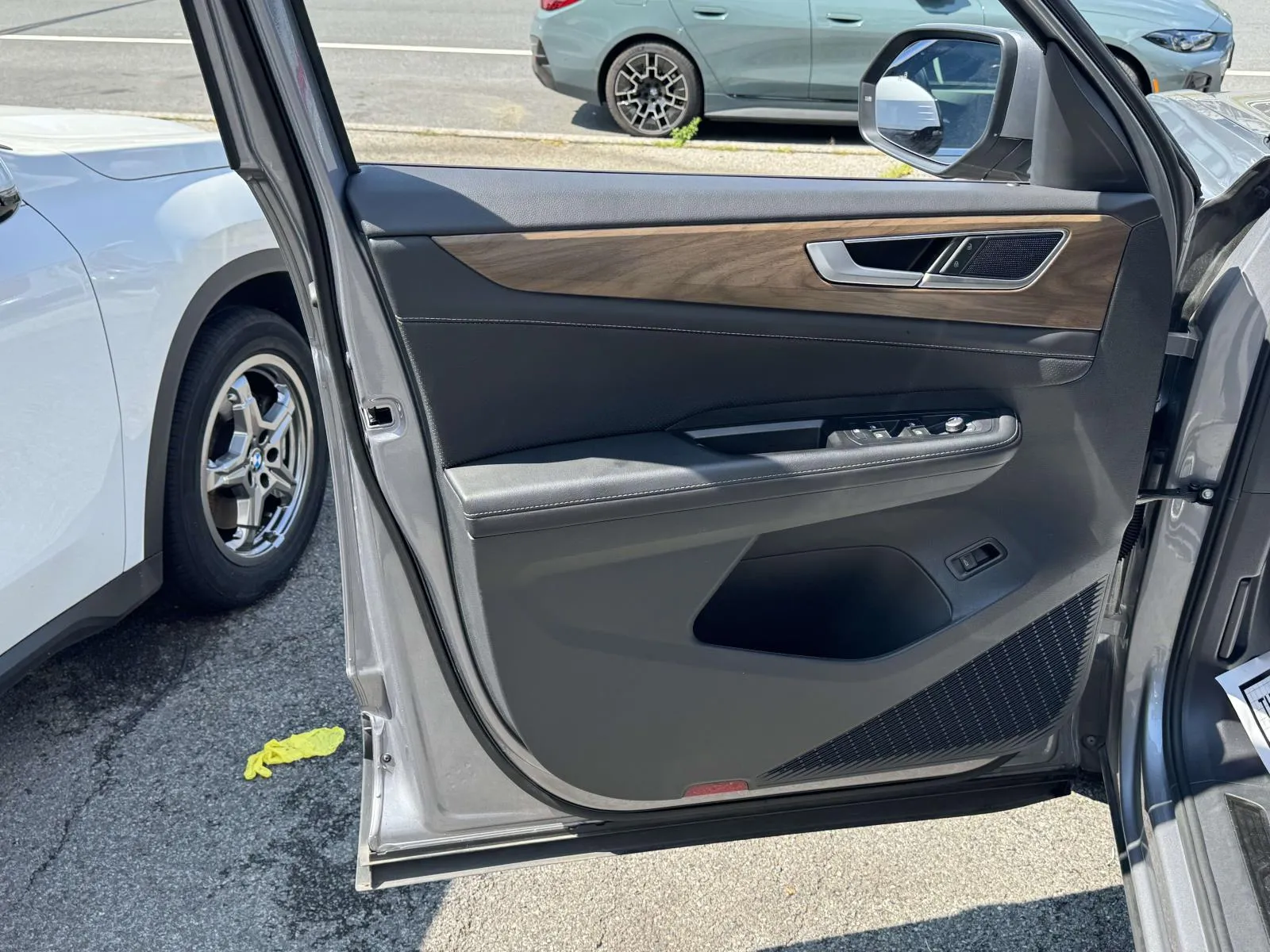 2025 Volkswagen Atlas SE w/Tech - Photo 15