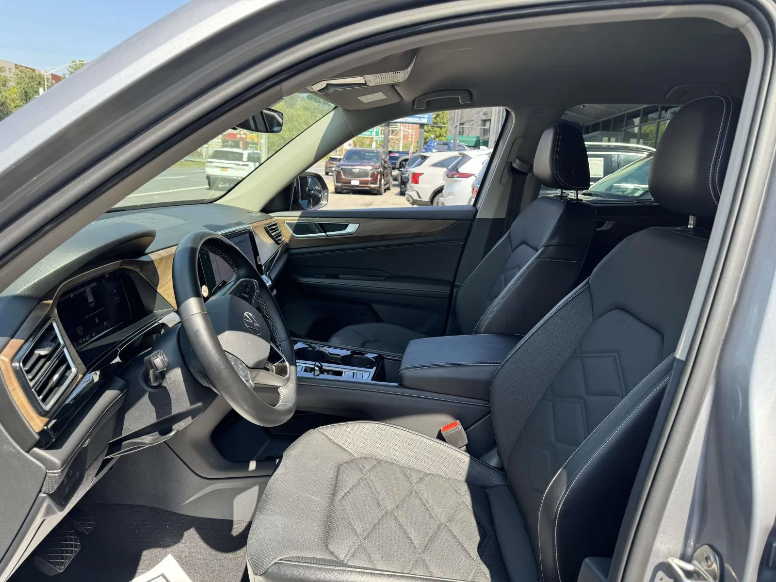 2025 Volkswagen Atlas SE w/Tech - Photo 18