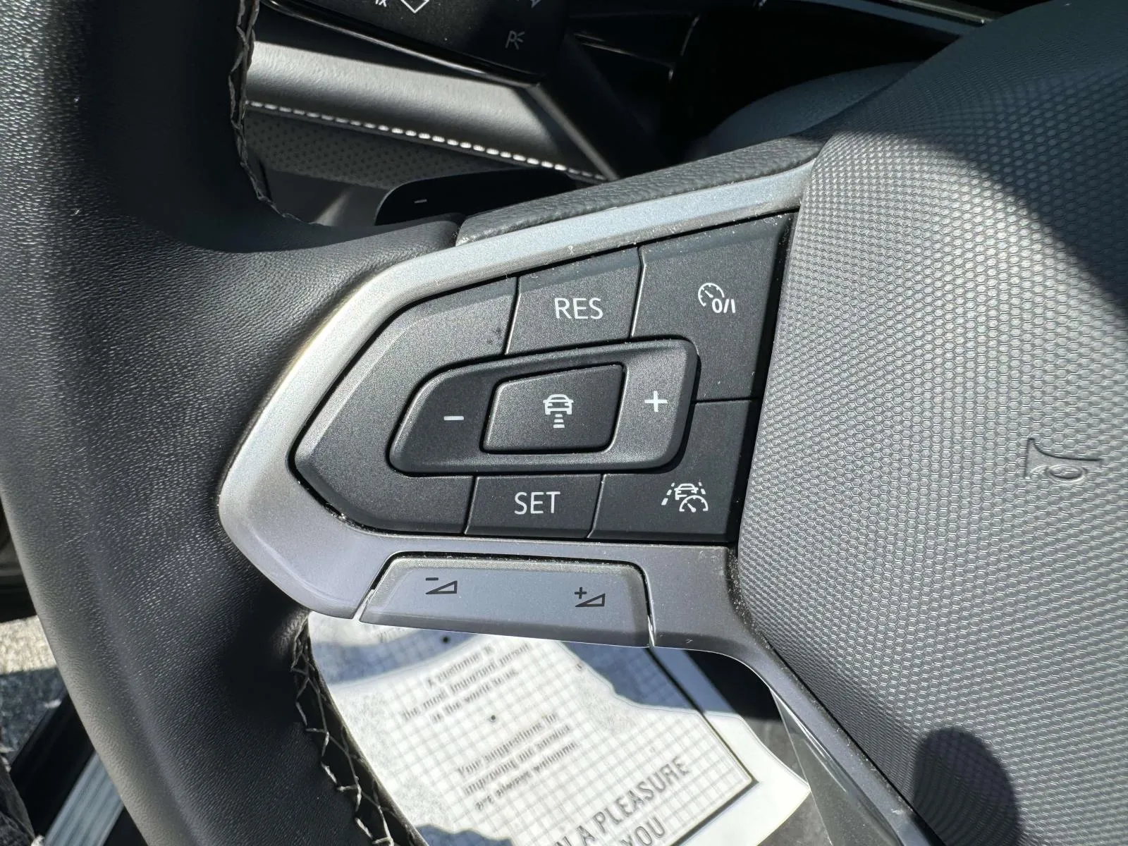 2025 Volkswagen Atlas SE w/Tech - Photo 21