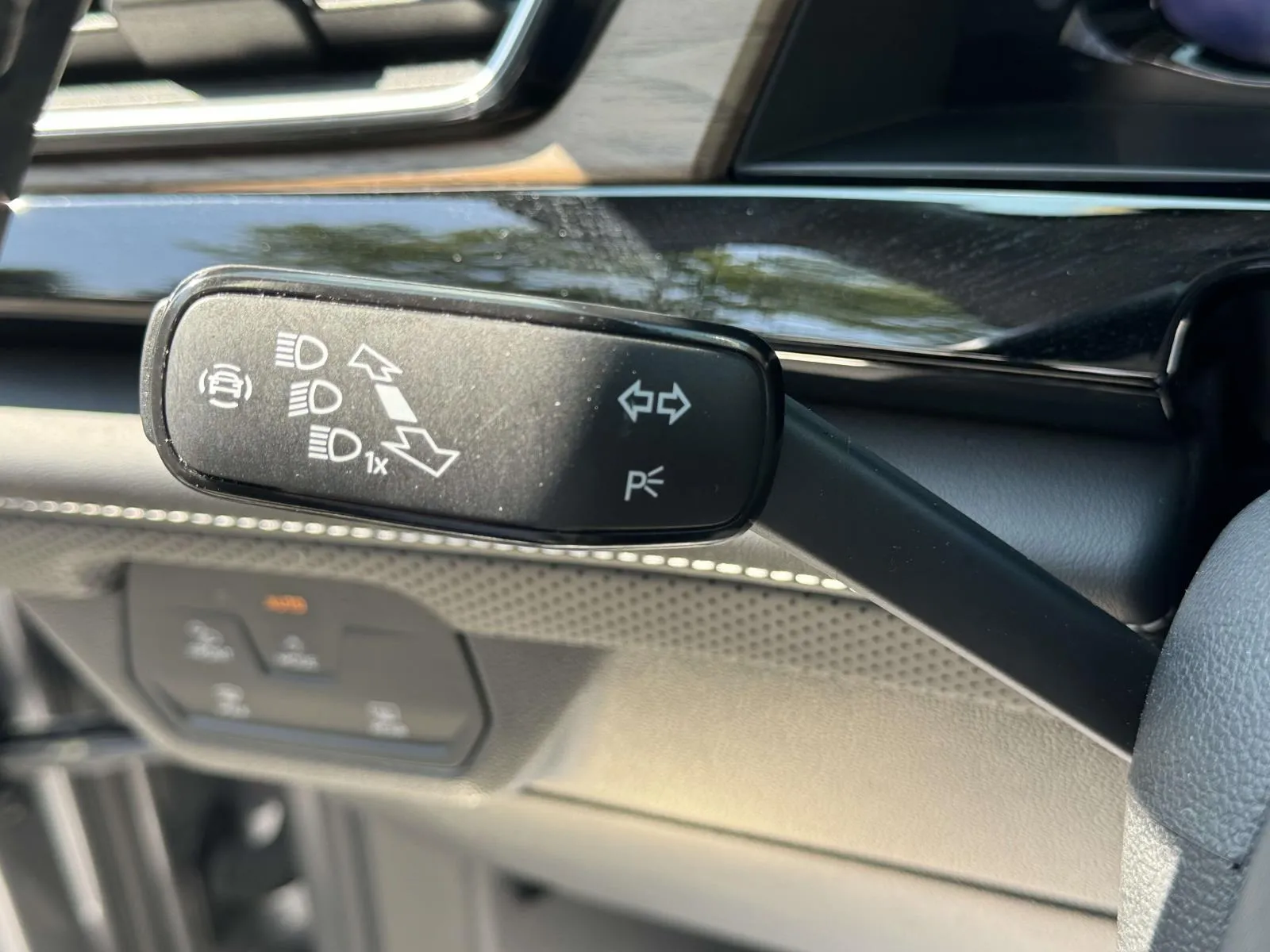 2025 Volkswagen Atlas SE w/Tech - Photo 23