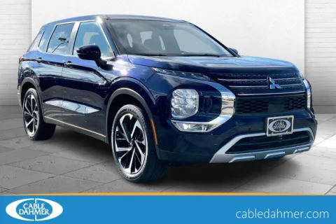 Silver 2024 Mitsubishi Outlander SE for sale in Independence, MO