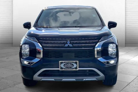 Photos of 2024 Mitsubishi Outlander SE for sale in Independence, MO at Cable Dahmer Buick GMC of Independence