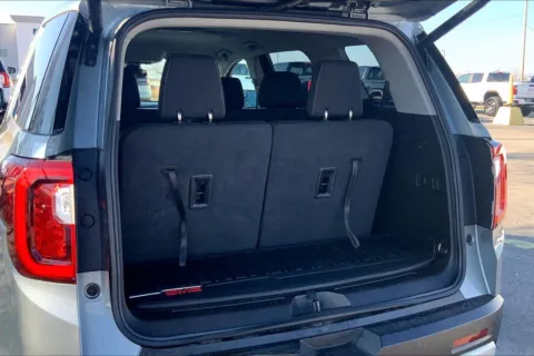 More photos of 2023 GMC Acadia SLE at Cable Dahmer Buick GMC of Independence, MO