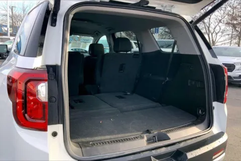 More photos of 2023 GMC Acadia SLE at Cable Dahmer Buick GMC of Independence, MO