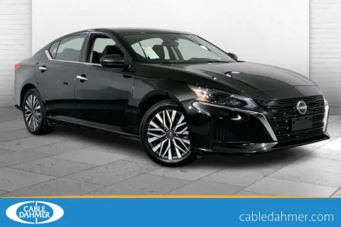 Black 2024 Nissan Altima 2.5 SV for sale in Independence, MO