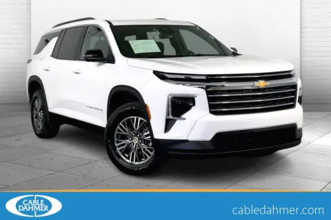 White 2024 Chevrolet Traverse LT for sale in Independence, MO