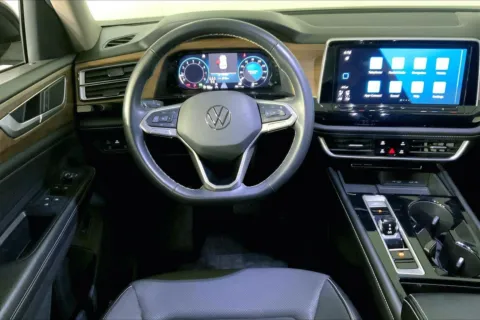 More photos of 2024 Volkswagen Atlas 2.0T SE w/Technology at Cable Dahmer Buick GMC of Independence, MO