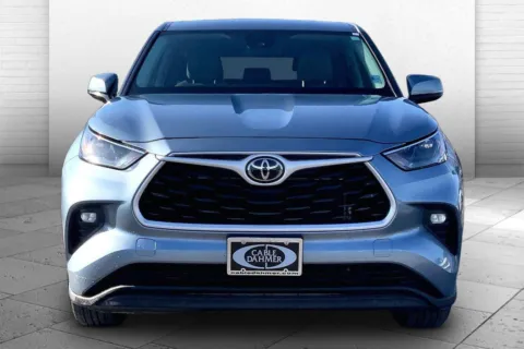 Photos of 2022 Toyota Highlander LE for sale in Independence, MO at Cable Dahmer Buick GMC of Independence