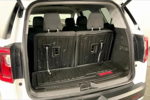 More photos of 2023 GMC Acadia SLE at Cable Dahmer Buick GMC of Independence, MO