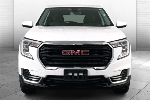 Photos of 2024 GMC Terrain SLE for sale in Independence, MO at Cable Dahmer Buick GMC of Independence