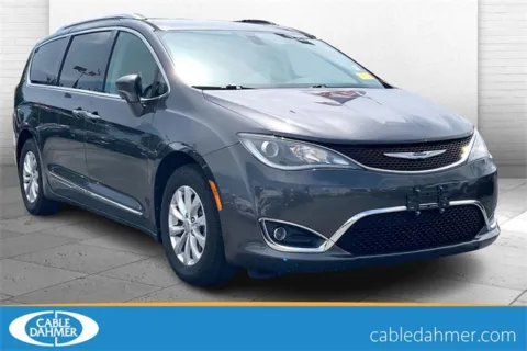 Gray 2018 Chrysler Pacifica Touring L for sale in Independence, MO