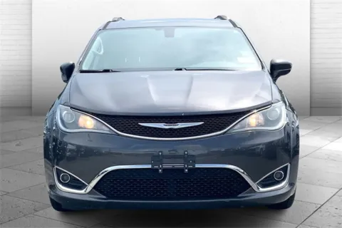 Photos of 2018 Chrysler Pacifica Touring L for sale in Independence, MO at Cable Dahmer Buick GMC of Independence